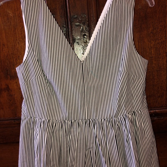 JCREW ALWAYS - Classic Sleeveless Pinstriped Top! - Picture 3 of 5